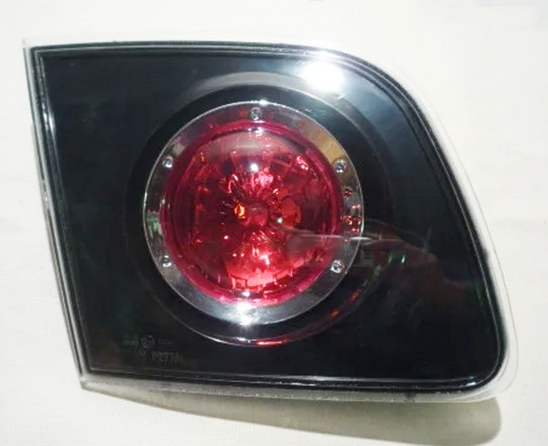 277NS5BNd Задній ліхтар Mazda 3 седан 2004-2009 лівий внутрішній