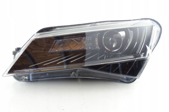 Права фара Skoda Superb 2013-2015