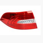 Задній ліхтар зовнішній правий Skoda Superb 2013-2015 6984850403