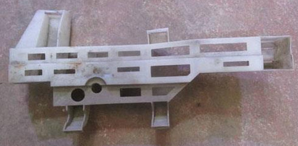 Підсилювач (шина) бампера задня права Renault Symbol 1 2002-2006