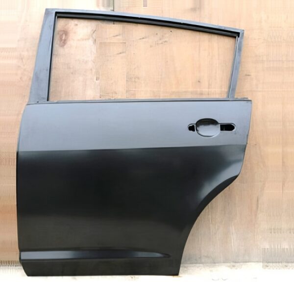 dveri-na-avto-096 Задні праві двері Nissan Tiida 2005-2012 Хетчбек