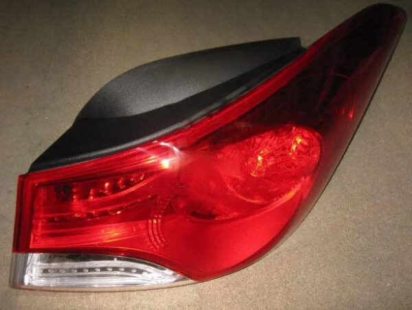 Задній ліхтар правий Hyundai ELANTRA 2011-2014