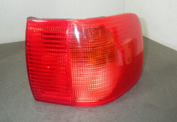 Задній ліхтар лівий AUDI 80 1991-1994