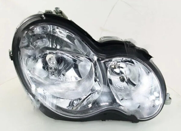 Права фара Mercedes 203 2000-2007