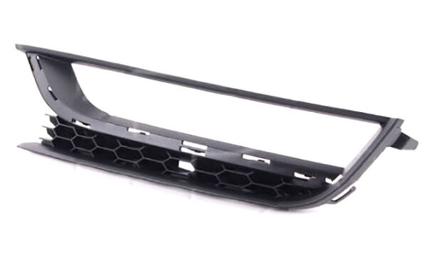 Права Решітка в бампер під туманку без хрому Volkswagen Passat B7 2011-2015 Америка