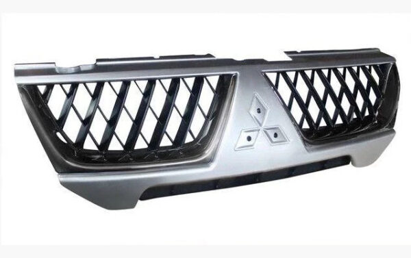 Радіаторна решітка Mitsubishi Pajero Sport 2004-2008 чорна з хром рантом