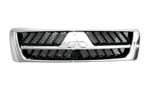 Радіаторна решітка Mitsubishi Pajero Wagon 3 2003-2007 хром/сірий мет.