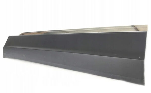 Накладка передніх дверей Volkswagen Tiguan 2017+ ліва з хром молдингом