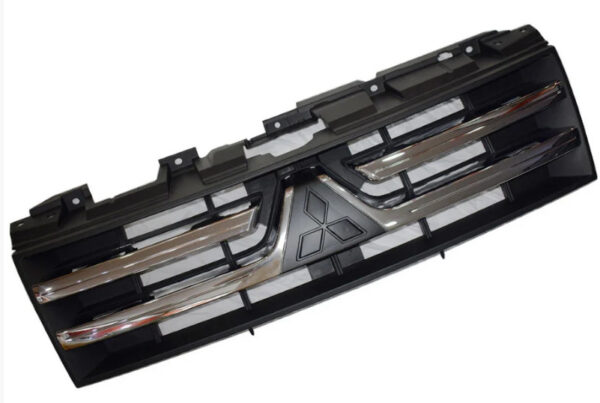 Радіаторна решітка Mitsubishi Pajero Wagon 4 2007-2012 хром/чорн.