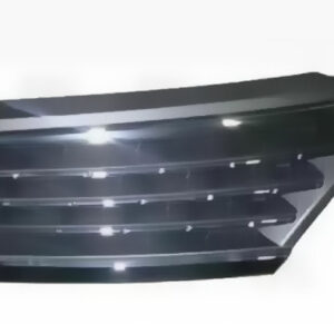 Радіаторна решітка права Nissan Tiida 2005+ смужки