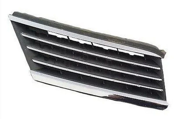 nakladka198 Радіаторна решітка ліва смужки Nissan Tiida 2005-2012 арабська версія