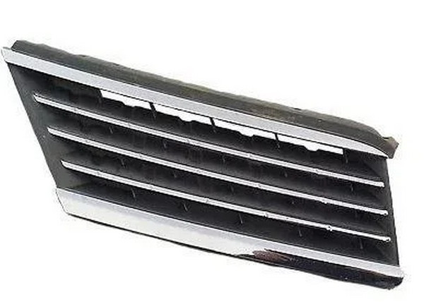 nakladka199 Радіаторна решітка права смужки Nissan Tiida 2005-2012 арабська версія
