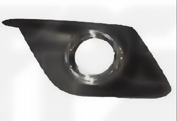 Решітка бампера переднього права з отвором + хром окуляр Mazda 3 BM 2013-2016