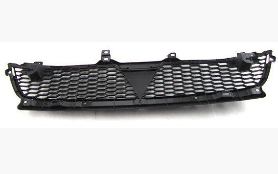 Решітка в бампер Mitsubishi Outlander XL 2010-2012 верхня