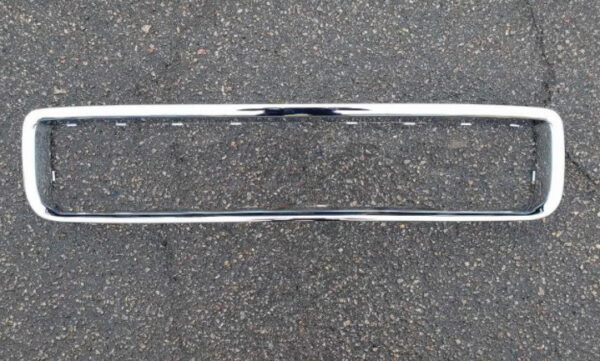Рамка решітки в бампері Volkswagen Touareg 2007-2009 хром
