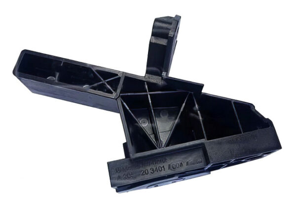 Кронштейн передньої панелі правий Mercedes 205 C-Class 2014+