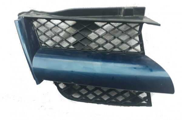 Решітка в бампер права Mitsubishi OUTLANDER до 2007