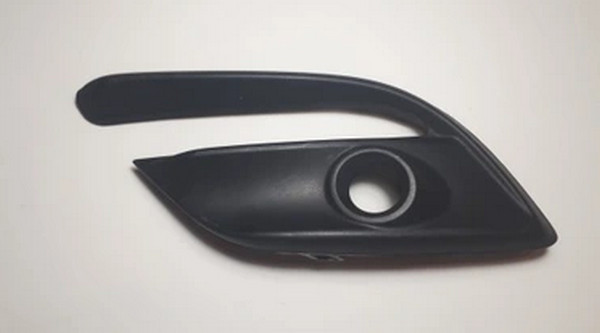 reshetka-om274 Решітка в бампер права MAZDA 3 2017+