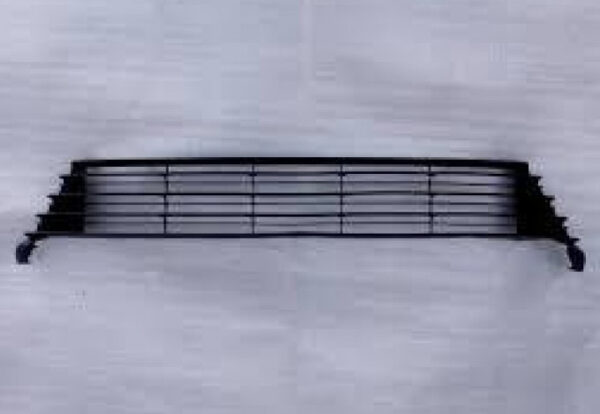 Решітка в бампер середня Toyota COROLLA 2016+