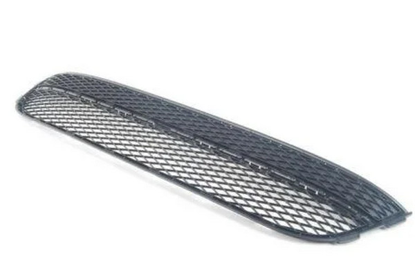 reshetka-om320 Решітка в бампер середня Volkswagen TIGUAN 2007-2011