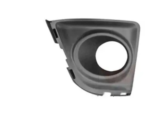 Решітка в бампер переднього права Toyota Corolla E18 2013-2016