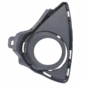 Решітка в бампер переднього права Toyota Auris 2012-2015