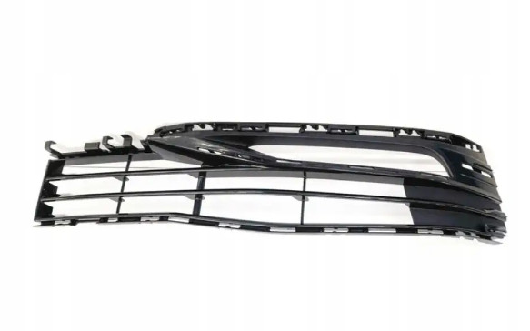 Решітка в бампер переднього права BMW 5 G30/G31 2017+
