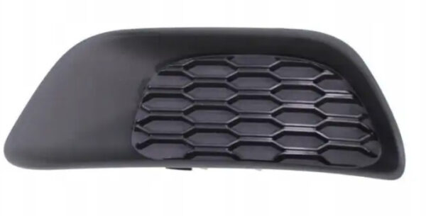 Решітка в бампер переднього права Dodge Grand Caravan / Chrysler Voyager / Town & Country 2011+