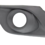 Решітка в бампер переднього права Mazda 3 BM 2013-2016 FP 4424 900